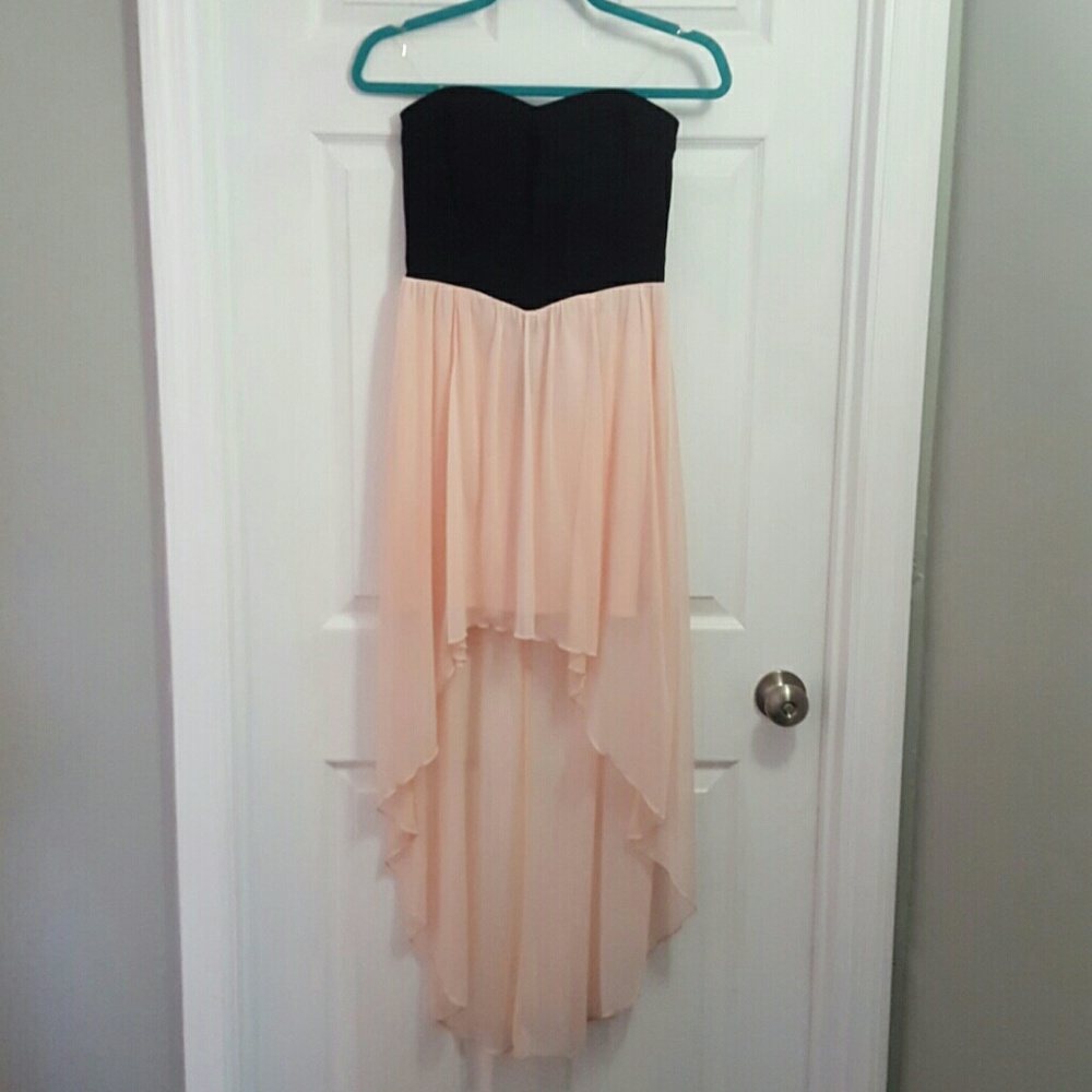 ⬇️Black and peach strapless dress